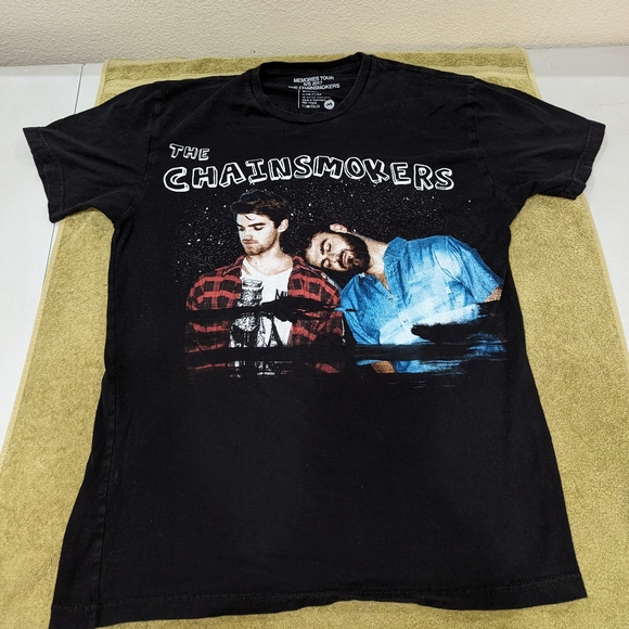 2017 THE CHAINSMOKERS "Memories Do Not Open" Concert Tour (MED) T-Shirt - Picture 1 of 6